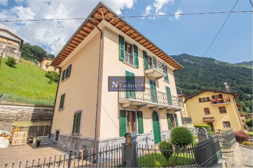 casa indipendente in vendita ad Ardesio in zona Valle