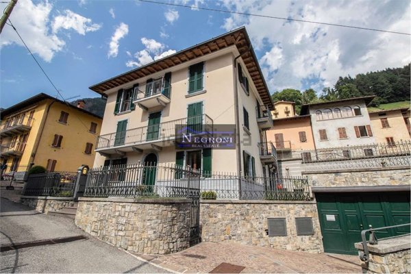 casa indipendente in vendita ad Ardesio in zona Valle