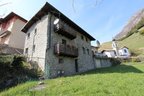 casa indipendente in vendita ad Ardesio in zona Valle
