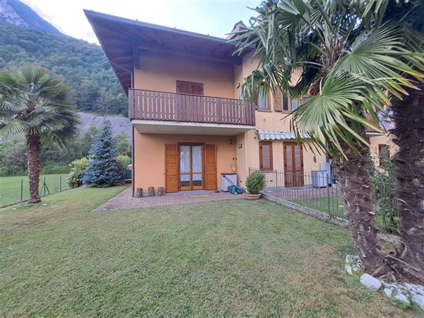 casa indipendente in vendita ad Ardesio in zona Ludrigno