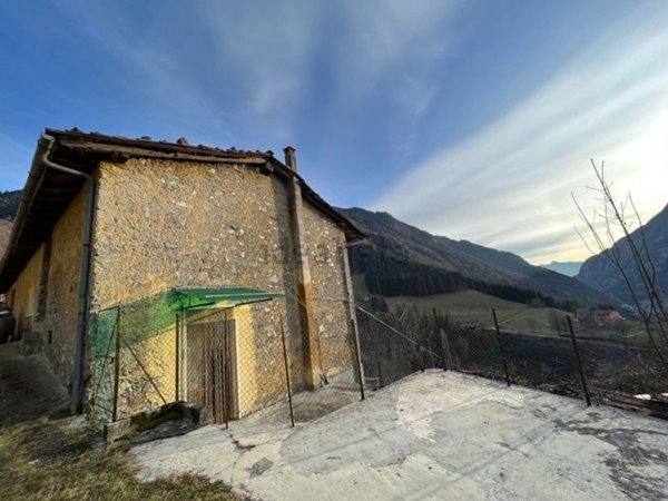 casale in vendita ad Ardesio in zona Piazzolo