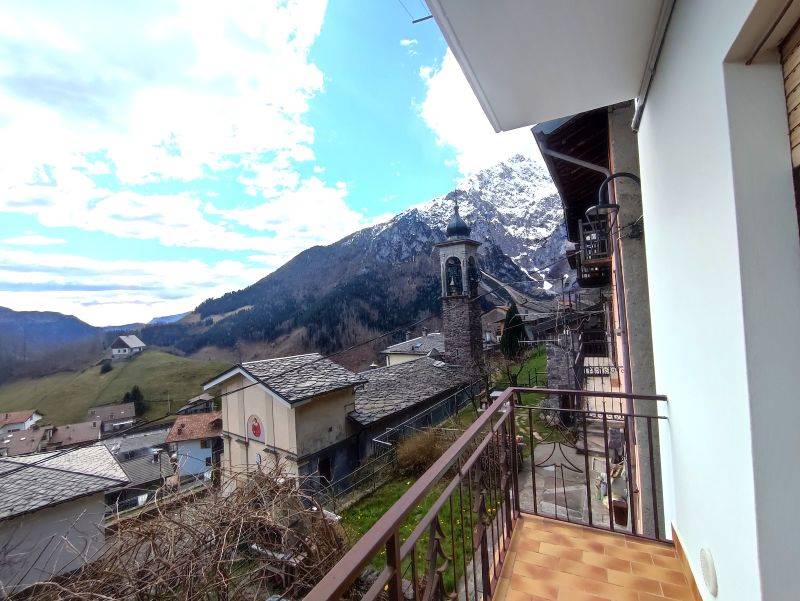 appartamento in vendita ad Ardesio in zona Bani