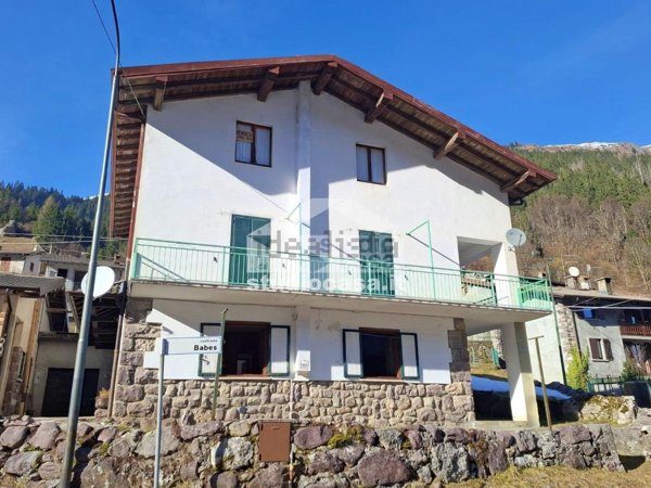 appartamento in vendita ad Ardesio in zona Babes