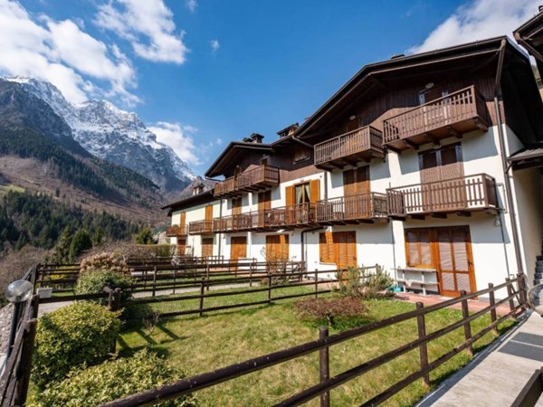 appartamento in vendita ad Ardesio in zona Valle