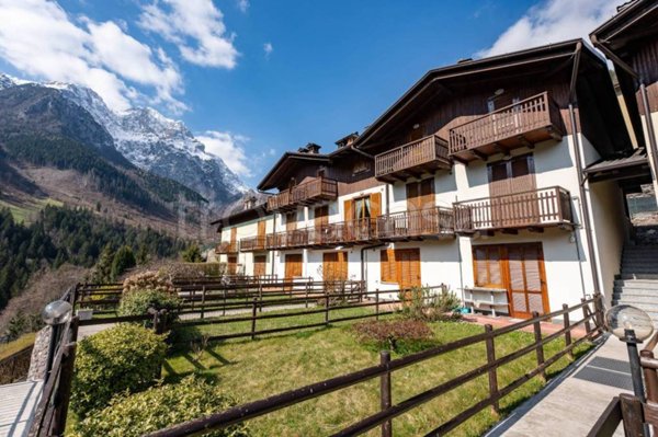 appartamento in vendita ad Ardesio in zona Valle