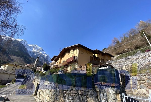 appartamento in vendita ad Ardesio in zona Valle