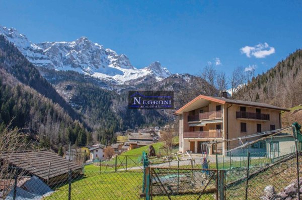 appartamento in vendita ad Ardesio in zona Valcanale