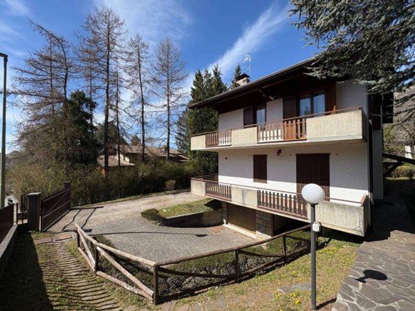 appartamento in vendita ad Ardesio in zona Valle
