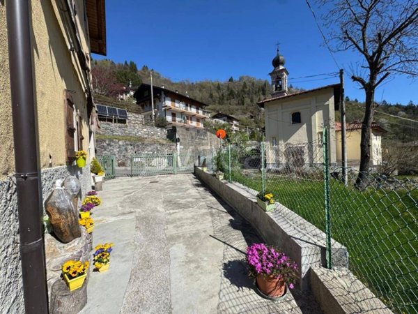 casa indipendente in vendita ad Ardesio in zona Valle