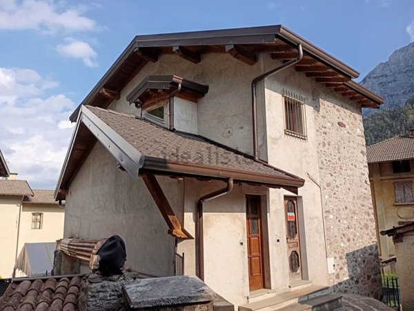 casa indipendente in vendita ad Ardesio in zona Valcanale