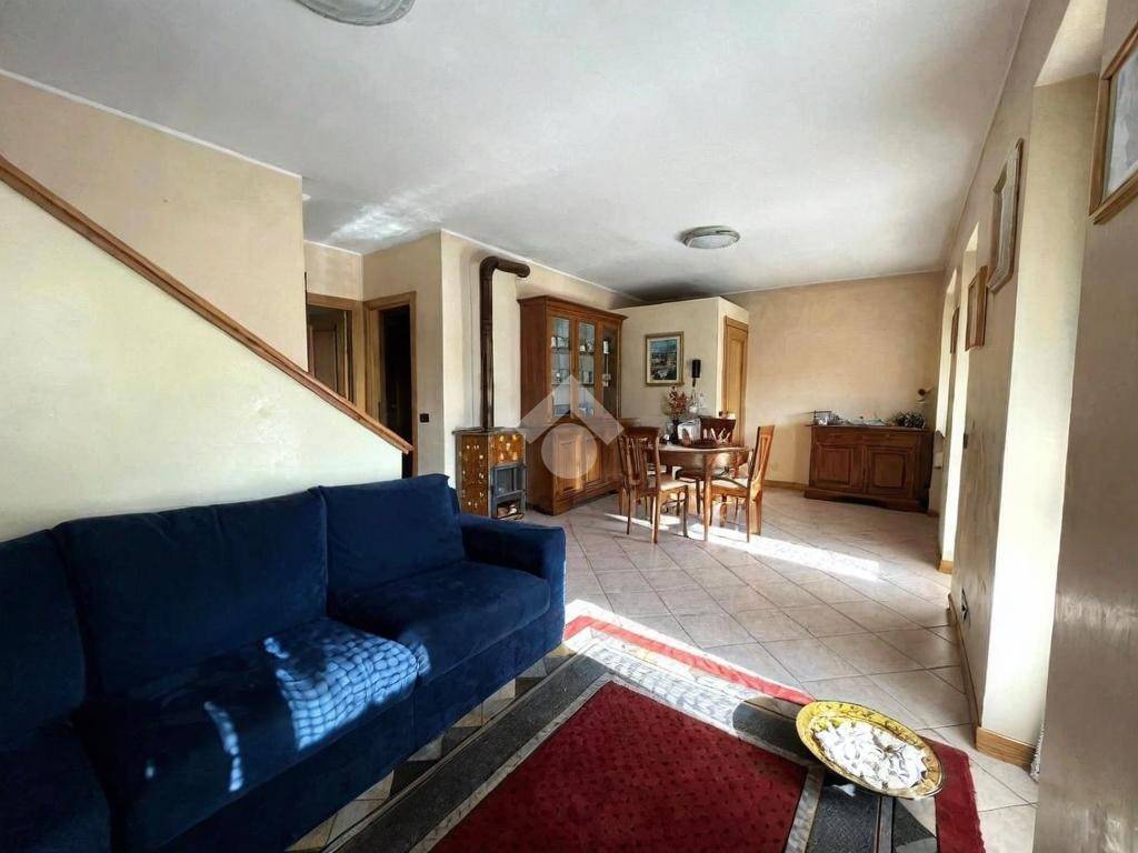 casa indipendente in vendita ad Ardesio in zona Botto Alto