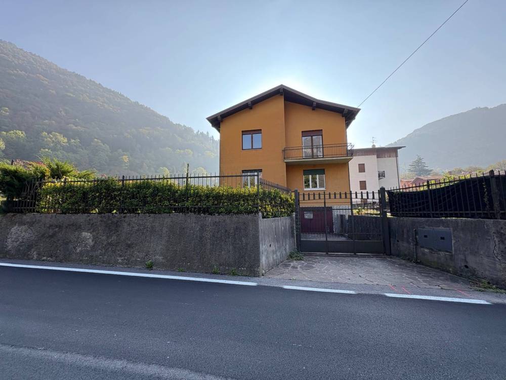 casa indipendente in vendita ad Ardesio
