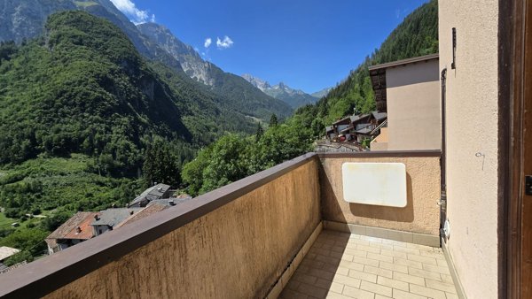 appartamento in vendita ad Ardesio in zona Albareti