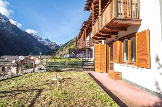 casa indipendente in vendita ad Ardesio in zona Albareti