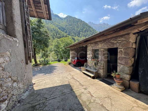 casa indipendente in vendita ad Ardesio in zona Valcanale