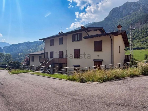 appartamento in vendita ad Ardesio in zona Rizzolo