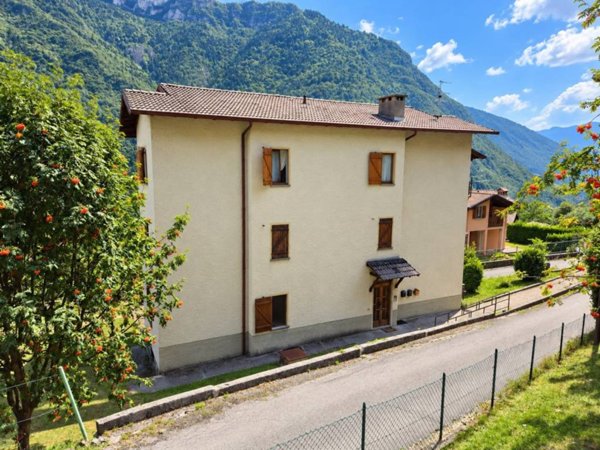 appartamento in vendita ad Ardesio in zona Cerete