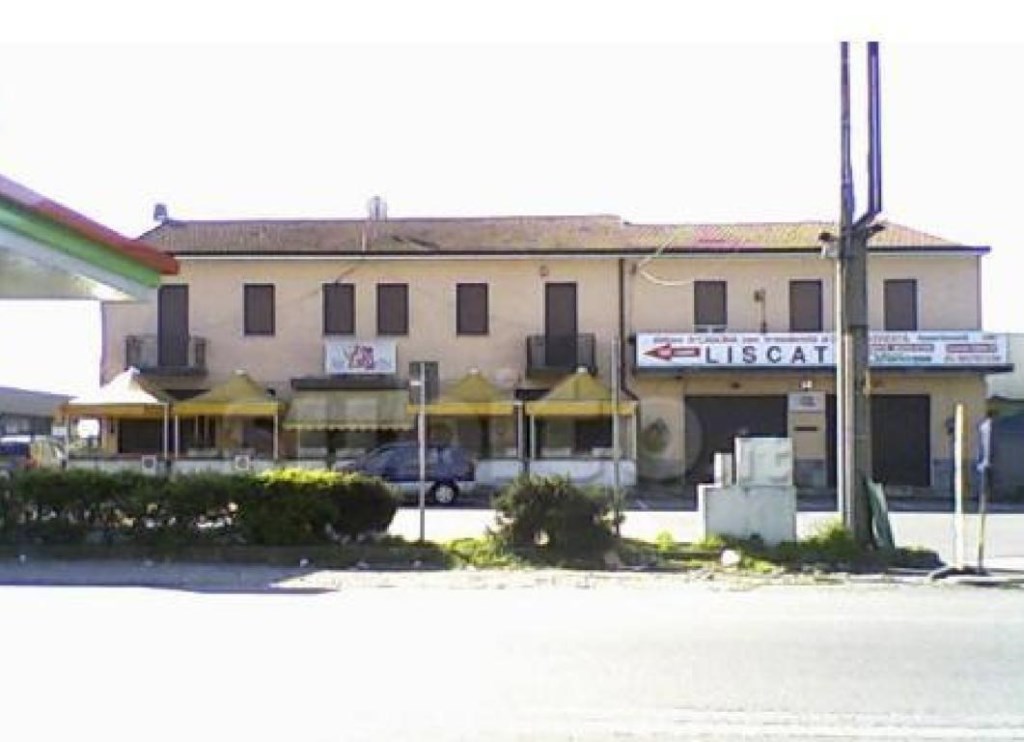 negozio in vendita ad Arzago d'Adda