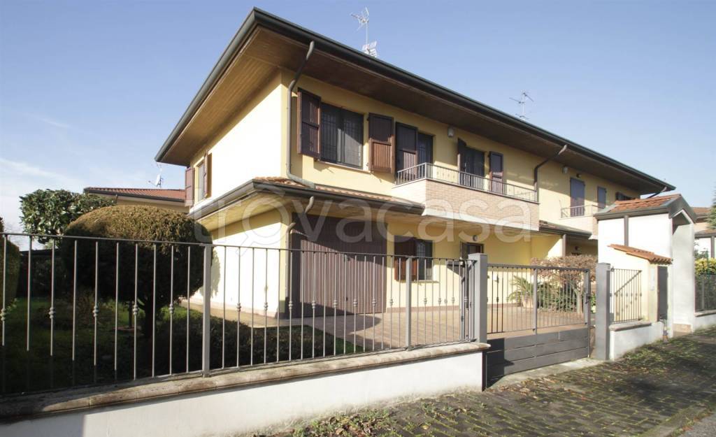 casa indipendente in vendita ad Arzago d'Adda
