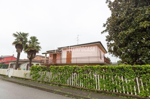 casa indipendente in vendita ad Arzago d'Adda