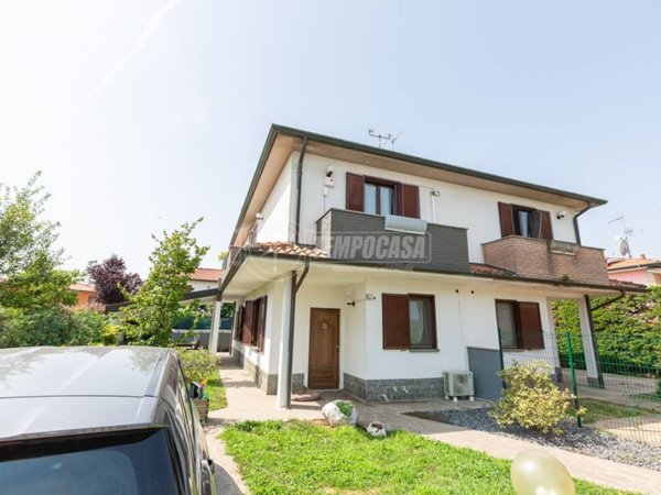casa indipendente in vendita ad Arzago d'Adda