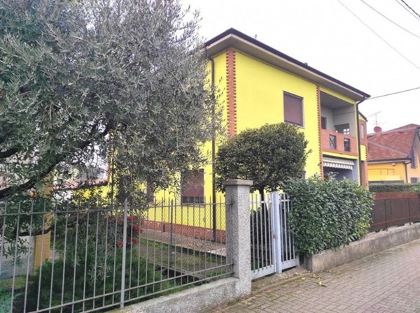 casa indipendente in vendita ad Arzago d'Adda