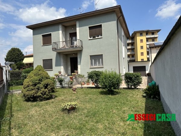 casa indipendente in vendita ad Arzago d'Adda