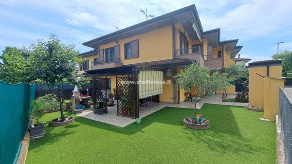 casa indipendente in vendita ad Arzago d'Adda