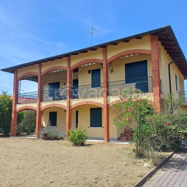 casa indipendente in vendita ad Arzago d'Adda