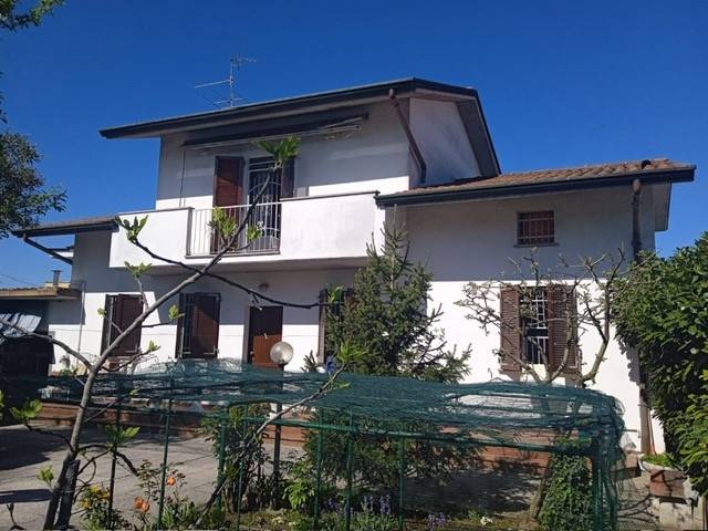 casa indipendente in vendita ad Arzago d'Adda
