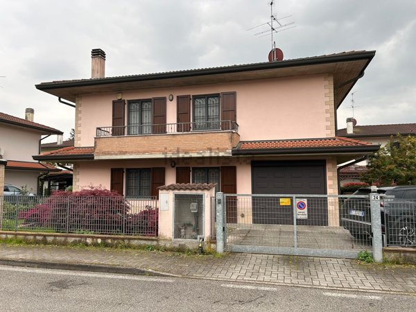 casa indipendente in vendita ad Arzago d'Adda