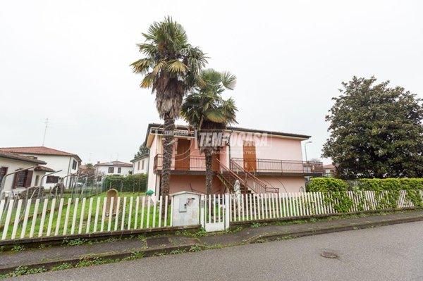 casa indipendente in vendita ad Arzago d'Adda