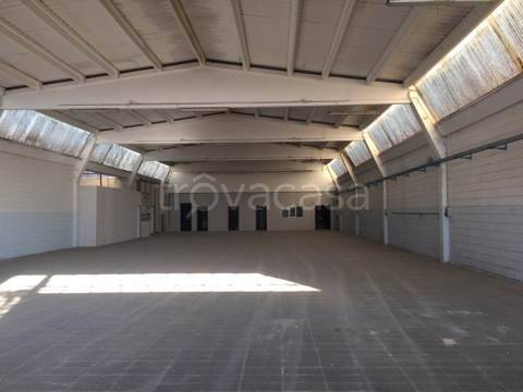 capannone in vendita ad Arzago d'Adda