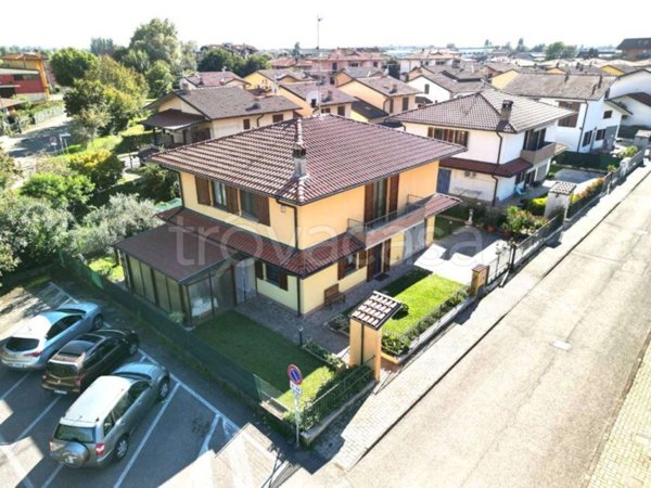 casa indipendente in vendita ad Arzago d'Adda