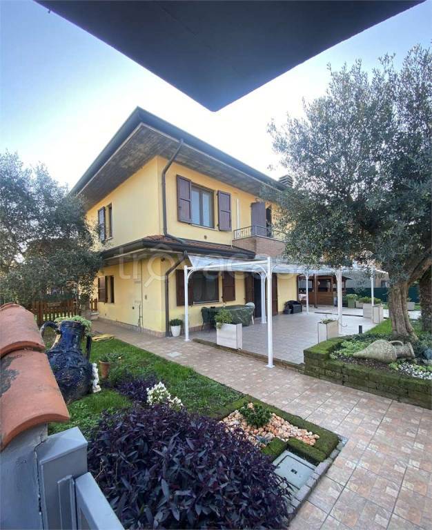 casa indipendente in vendita ad Arzago d'Adda