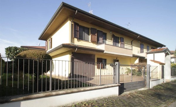 casa indipendente in vendita ad Arzago d'Adda