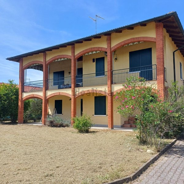casa indipendente in vendita ad Arzago d'Adda