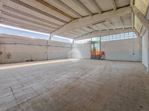 locale commerciale in vendita ad Arzago d'Adda