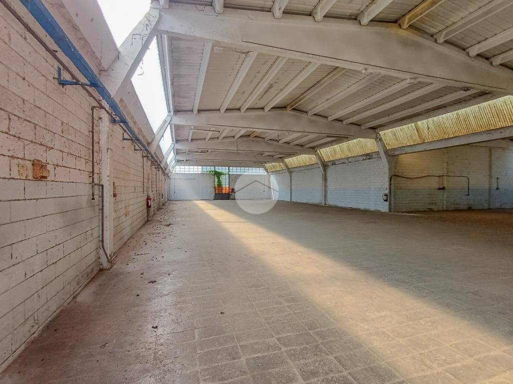 locale commerciale in vendita ad Arzago d'Adda