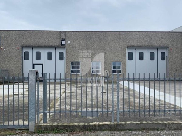 locale commerciale in vendita ad Arzago d'Adda