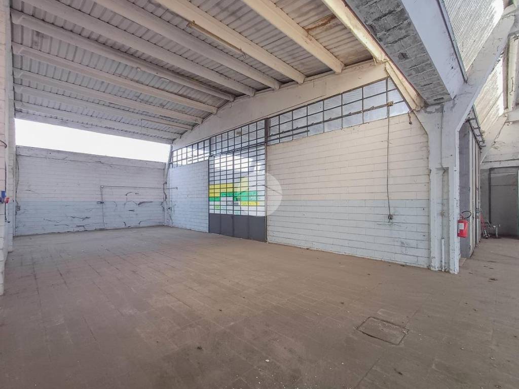 locale commerciale in vendita ad Arzago d'Adda