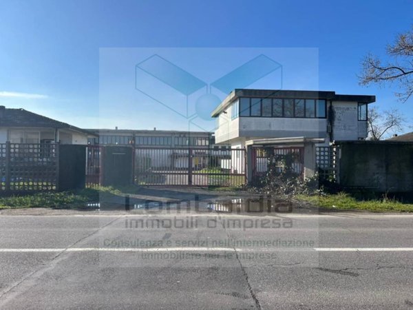 capannone in vendita ad Arzago d'Adda