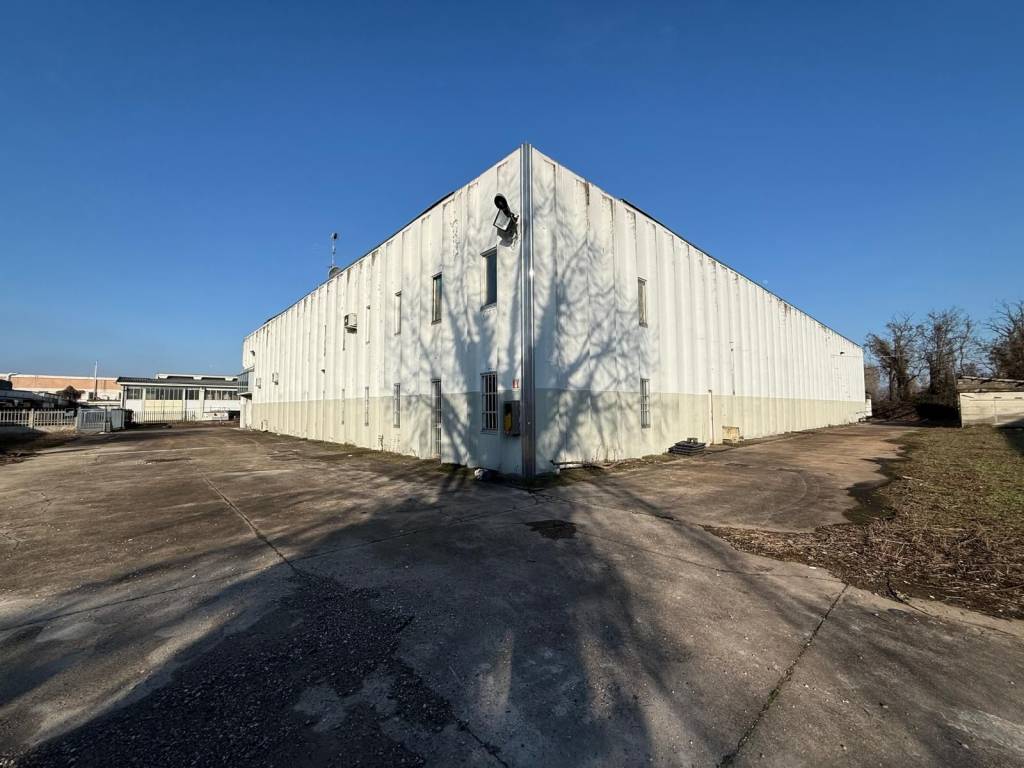 capannone in vendita ad Arzago d'Adda