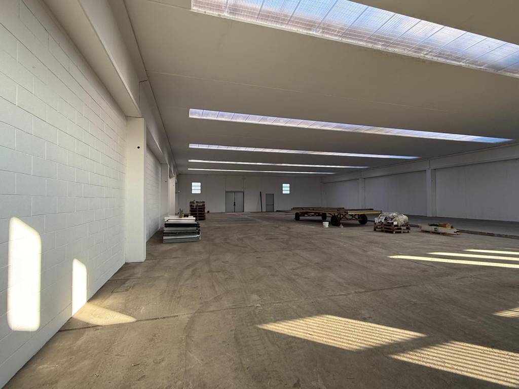 locale commerciale in vendita ad Arzago d'Adda