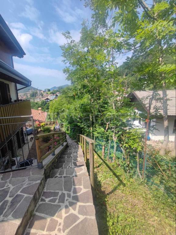 appartamento in vendita ad Aviatico in zona Ama