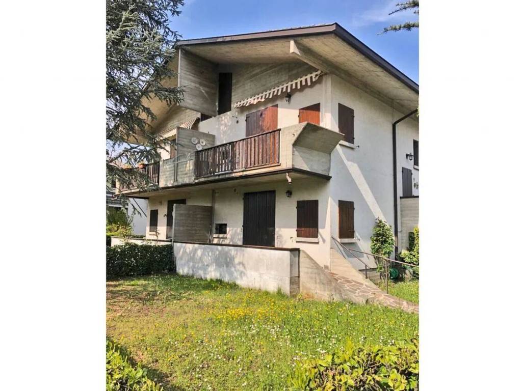 appartamento in vendita ad Aviatico in zona Ama
