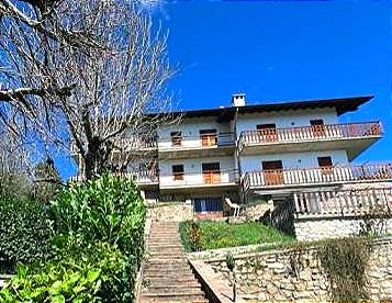 casa indipendente in vendita ad Aviatico in zona Amora