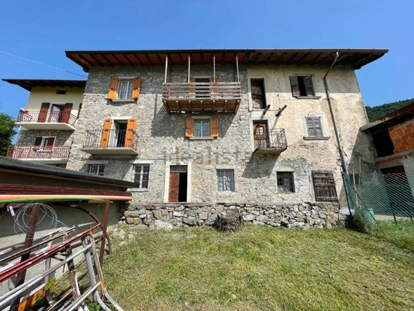 casa indipendente in vendita ad Aviatico in zona Amora