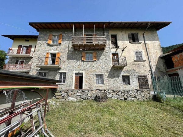 casa semindipendente in vendita ad Aviatico in zona Amora