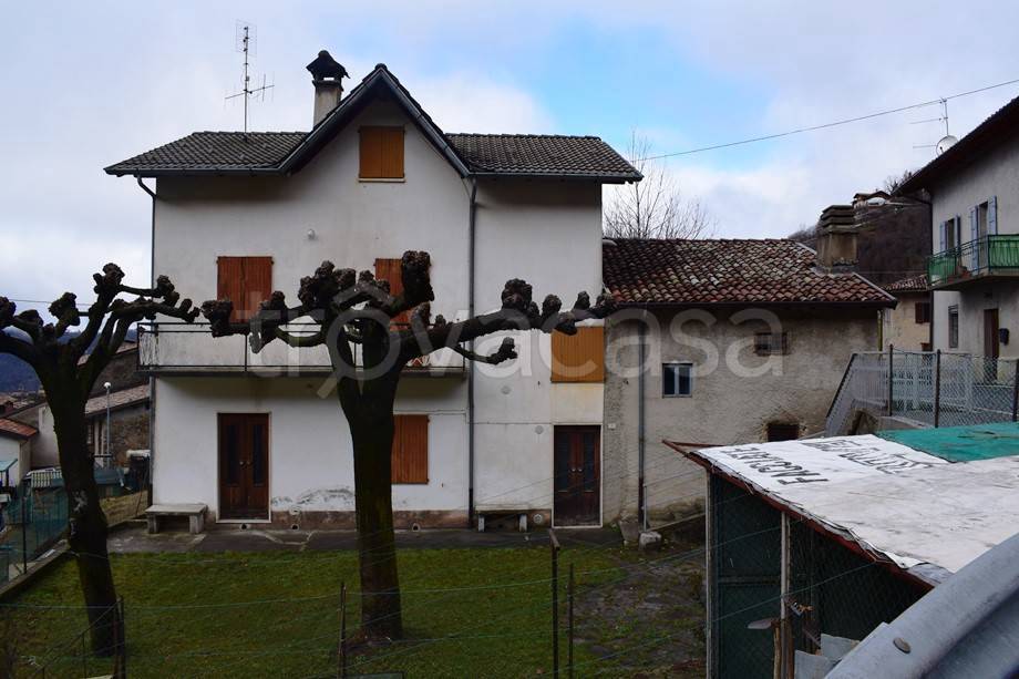 casa indipendente in vendita ad Aviatico